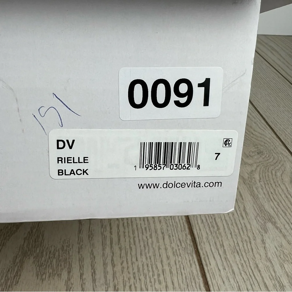 DV Dolce Vita Women's Rielle Chelsea Lug Sole Booties 7M Black Exotic $70